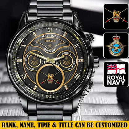 Maßgeschneiderte goldene Uhr mit Militärabzeichen und Rang eines britischen Veteranen mit personalisiertem Namen und Dienstdaten